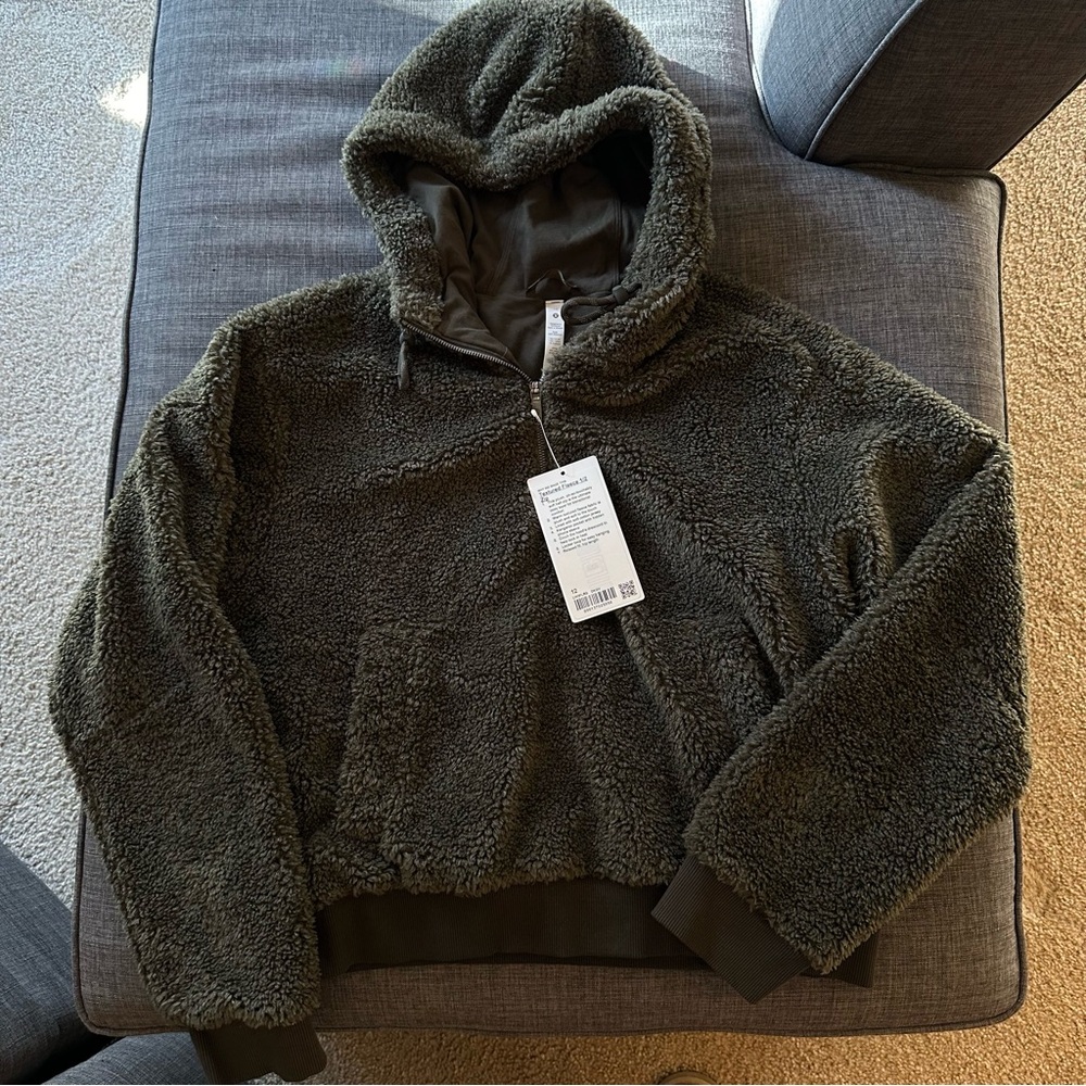 NWT Lululemon Lululemon Textured Fleece 1/2 Zip
Dark Olive, sz 12